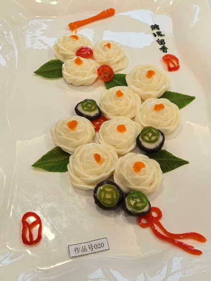 桌子上有許多食物AI 生成的內(nèi)容可能不正確。