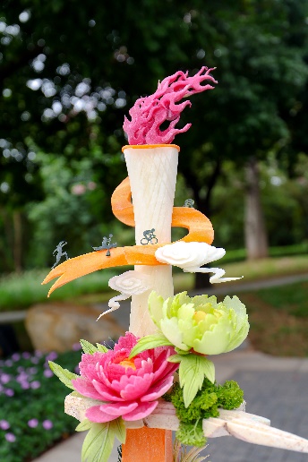 花瓶里插著粉色的花AI 生成的內(nèi)容可能不正確。