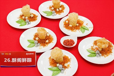桌子上的盤子里擺著許多食物

AI 生成的內容可能不正確。
