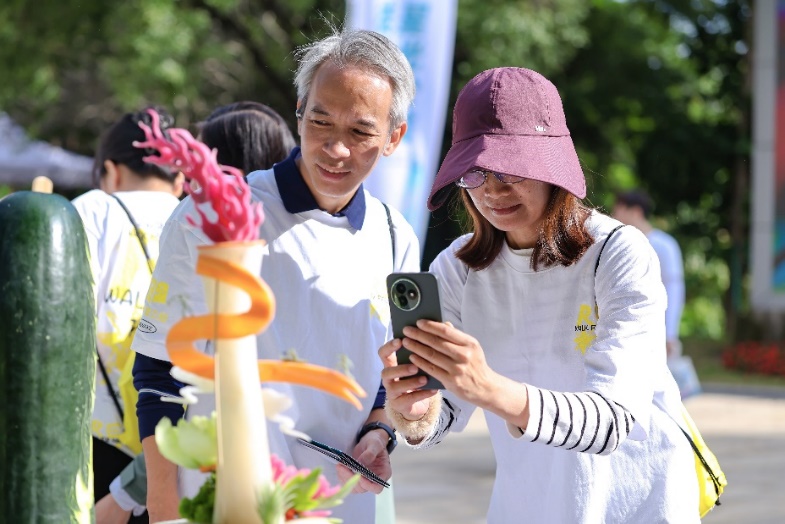 戴帽子的人在街道上AI 生成的內(nèi)容可能不正確。