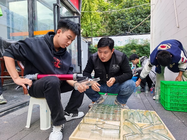 街道邊的人們

AI 生成的內(nèi)容可能不正確。
