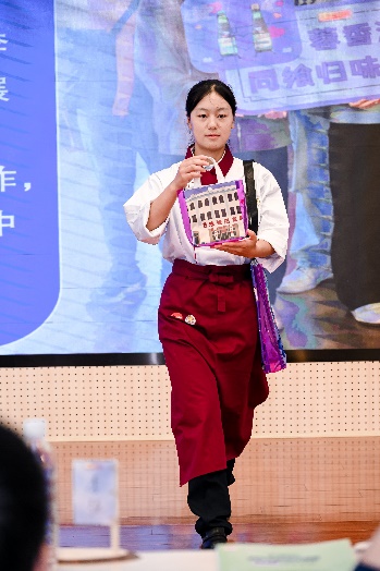 小孩站在一起AI 生成的內(nèi)容可能不正確。