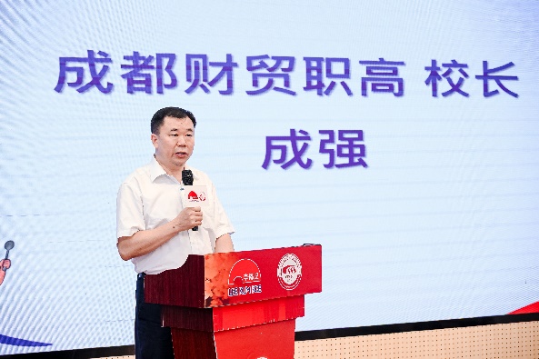 手機截圖圖人的照片上寫著字

AI 生成的內(nèi)容可能不正確。