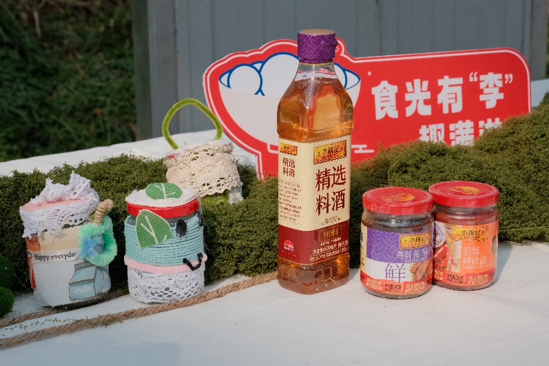 罐子放在一起AI 生成的內(nèi)容可能不正確。