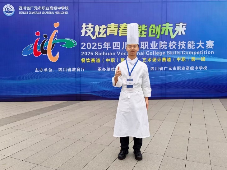 圖片包含 游戲機, 男人, 站, 女人AI 生成的內(nèi)容可能不正確。