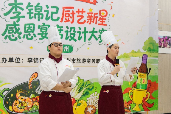 圖片包含 人, 男人, 站, 桌子AI 生成的內(nèi)容可能不正確。